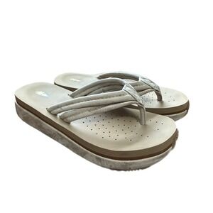 Volatile Women's Cream Metallic Padded Strap Platform Flip Flop Sandals Size 5